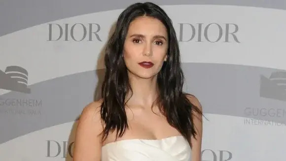 Nina Dobrev Enceinte Débuts de Carrière