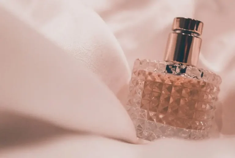 Travel Scents: The Best Fragrances for Every Destination