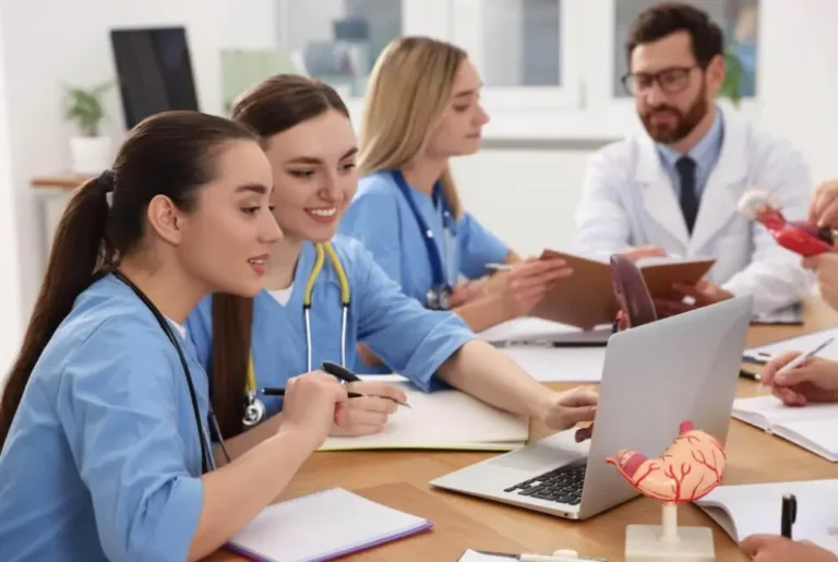 How To Shape A Secure Career With The Online MBA in Healthcare Management