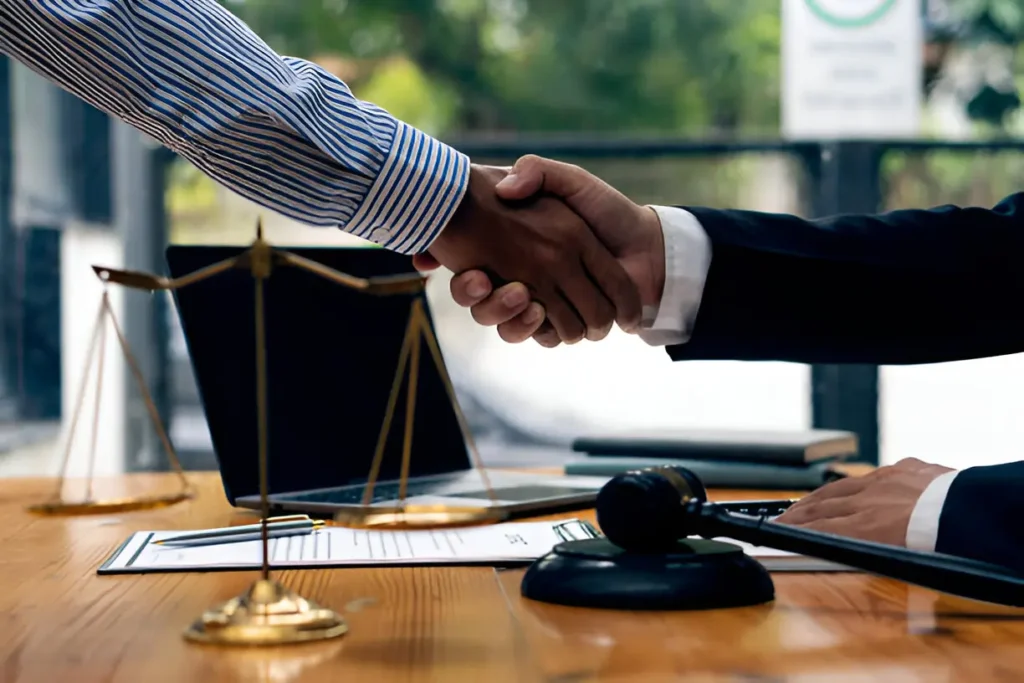 What to Know When Hiring a Lawyer