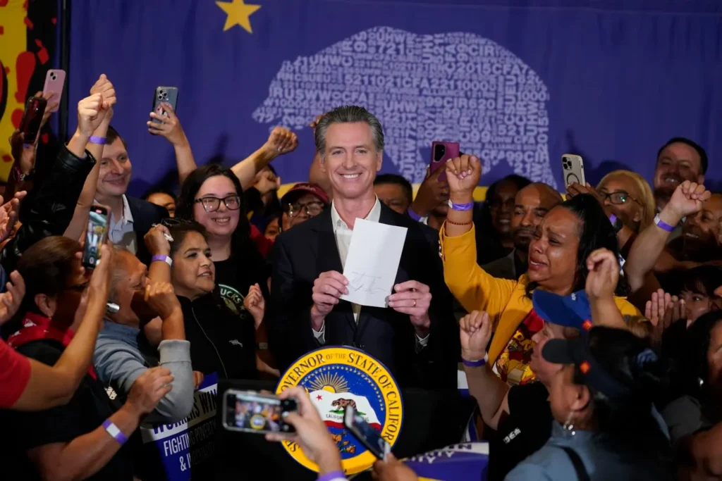 California’s Minimum Wage What Workers See, What Employers Manage